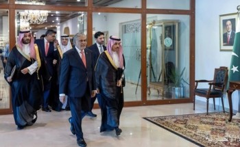 سمو وزير الخارجية يلتقي وزير خارجية باكستان