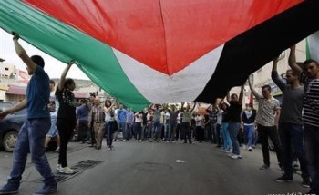 الفلسطينيون يحيون ذكرى “يوم الأرض” باحتجاجات محدودة