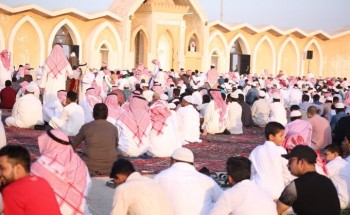 جموع المصلين يؤدون صلاة عيد الفطر المبارك في المصلى وجوامع الخفجي