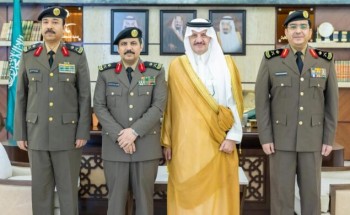 أمير الشرقية يقلّد مدير مرور المنطقة ومساعد مدير الشرطة لشؤون الأمن رتبة “لواء”