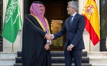 الأمير عبدالعزيز بن سعود يعقد جلسة مباحثات رسمية مع وزير الداخلية الإسباني ويوقّعان وثيقة التدريب الشاملة بين وزارتي الداخلية في البلدين
