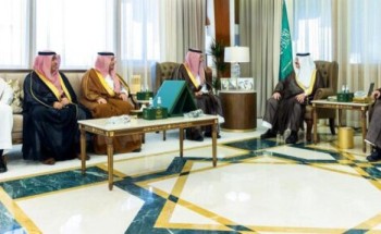 أمير المنطقة الشرقية يستقبل مجلس إدارة نادي النهضة بمناسبة صعود فريق السيدات للدوري الممتاز