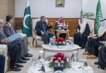 نائب وزير الداخلية يلتقي وزير الداخلية الباكستاني