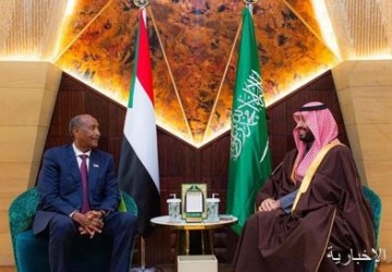 سمو ولي العهد يلتقي رئيس مجلس السيادة الانتقالي في جمهورية السودان