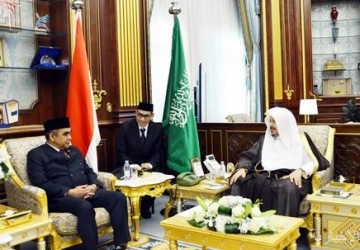 رئيس مجلس الشورى يعقد جلسة مباحثات رسمية مع نظيره الإندونيسي