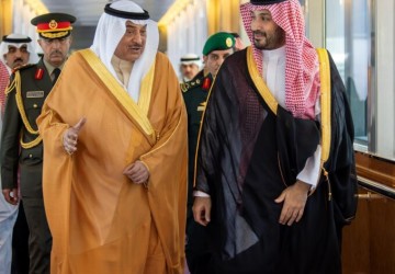 قادة ورؤساء وفود دول مجلس التعاون يصلون إلى جدة وسمو ولي العهد في مقدمة مستقبليهم
