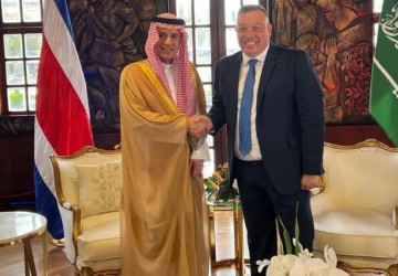 وزير الدولة للشؤون الخارجية يلتقي النائب الأول لرئيسة جمهورية كوستاريكا