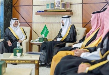 أمير المنطقة الشرقية يستقبل رئيس اللجنة الوطنية للإبل باتحاد الغرف السعودية