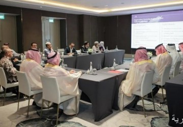 وزير الصناعة والثروة المعدنية يرأس اجتماع الطاولة المستديرة مع الشركات الإندونيسية
