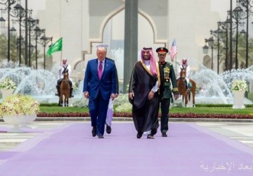 سمو ولي العهد يستقبل رئيس الولايات المتحدة الأمريكية في الديوان الملكي بقصر اليمامة ويقيم مأدبة غداء رسمية تكريمًا لفخامته
