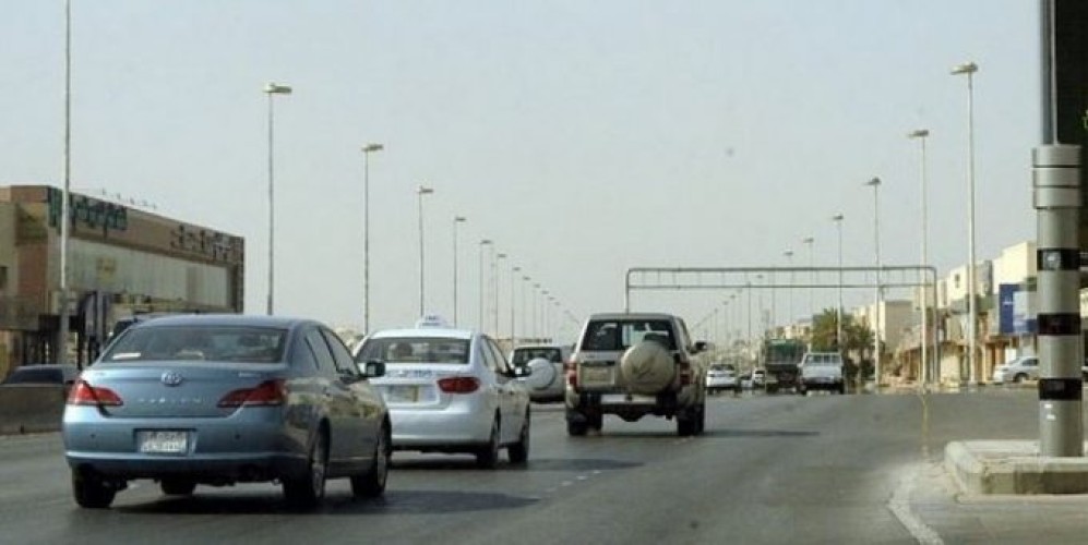 بدء الرصد الآلي لمخالفة عدم الالتزام بحدود المسارات المحددة على الطرق صحيفة أبعاد الإخبارية