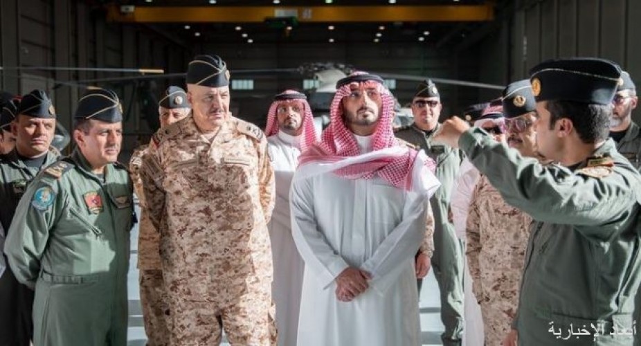 وزير الحرس الوطني يتفقد لواء الطيران الأول في مطار خشم العان صحيفة أبعاد الإخبارية