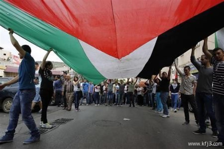 الفلسطينيون يحيون ذكرى “يوم الأرض” باحتجاجات محدودة