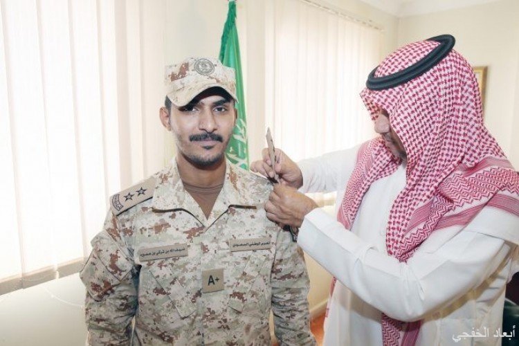 بن شويه يقلد النقيب ضيف الله بن عميره رتبته الجديده صحيفة أبعاد الإخبارية