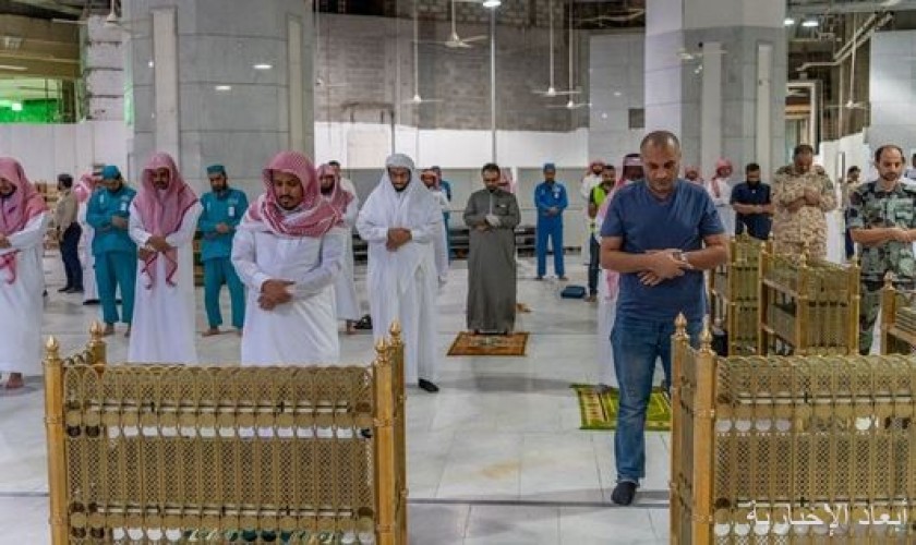 إدارتا الأمن والممرات بالمسجد الحرام تعمل على تطبيق التباعد