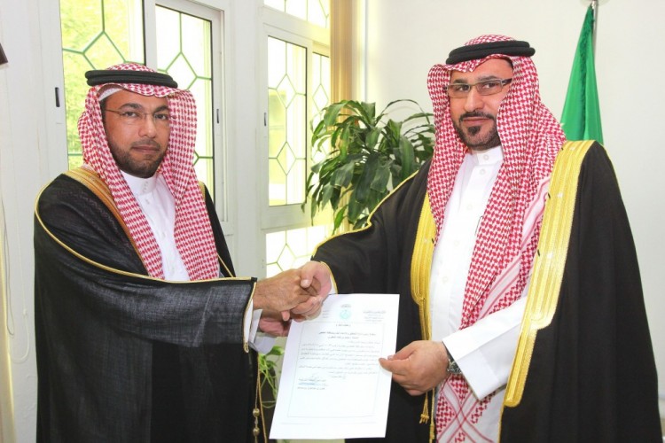 رئيس التحقيق والإدعاء العام بالخفجي يتسلم خطاب شكر من سمو نائب أمير المنطقة الشرقية صحيفة أبعاد الإخبارية