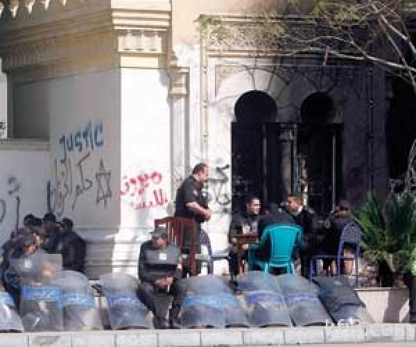 مصر .. “السلفيون” يرفضون إسقاط مرسي