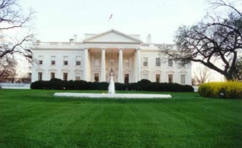 “البيت الأبيض”: واشنطن على علم بجهود إيران للحصول على مواد حساسة