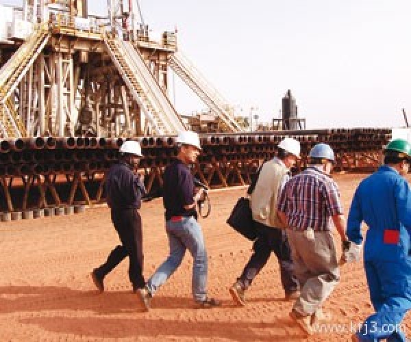 خبراء: السوق السعودية “تجذب” شركات النفط العالمية