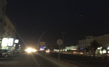 الظلام الدامس يخيم على أجزاء من طريق الملك عبدالله بالخفجي