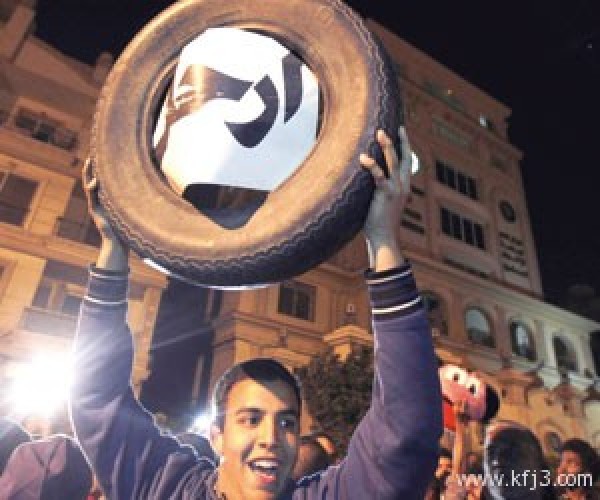 مصر.. المحتجون يدعون الجيش لإنهاء “احتلال الإخوان”