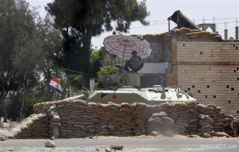 جيش مصر يحذر من قيام أشخاص بانتحال الصفة العسكرية لقواته