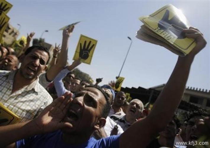 مصر تواصل الحملة على المتشددين في سيناء واستمرار الاحتجاجات