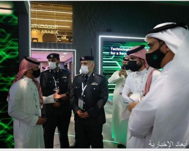 مدير عام شرطة أبوظبي يزور جناح وزارة الداخلية المشارك في أسبوع جيتيكس للتقنية
