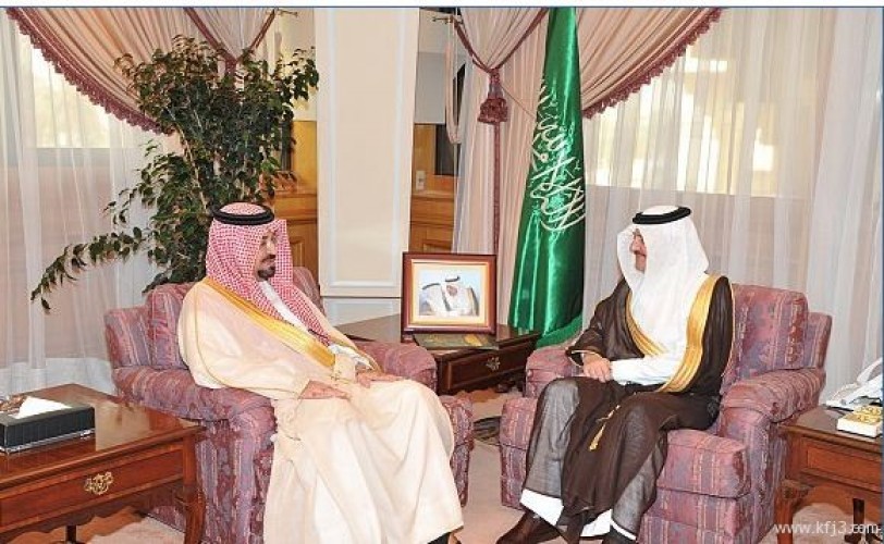 أمير المنطقة الشرقية يستقبل سفير مملكة البحرين لدى المملكة