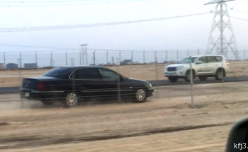 مواطن يرصد بالفيديو سيارات تعكس طريق الخفجي السريع