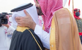 الملك حمد بن عيسى في استقباله\ ولي العهد السعودي يصل إلى المنامة