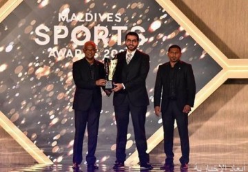 رئيس جمهورية المالديف يمنح سمو وزير الرياضة جائزة الرياضة الوطنية