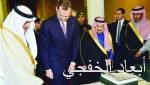 رئيس مجلس الشيوخ الكندي يزور مركز الملك سلمان للإغاثة