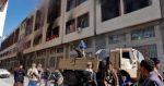 متظاهرون مؤيدون للحشد الشعبي يحرقون مقر الحزب الديمقراطي الكردستاني فى بغداد