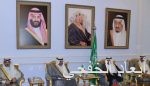 رسالة لخادم الحرمين من أمير الكويت تسلمها نائب الملك
