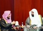 وزير الشؤون الاجتماعية يكرم رجلي أمن وسلامة