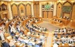 خادم الحرمين يستقبل الأمراء والمفتي والعلماء وجموعاً من المواطنين