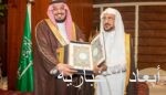 أمير المنطقة الشرقية يكرم طلبة الهيئة الملكية بالجبيل لتحقيقهم إنجازات وطنية وعالمية