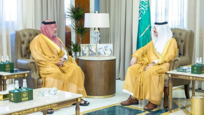 أمير المنطقة الشرقية يستقبل رئيس وأعضاء جمعية بنك الطعام السعودي