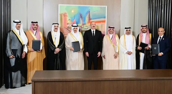 رئيس جمهورية أذربيجان يستقبل وفد رؤساء المؤسسات الأعضاء في مجموعة التنسيق العربية