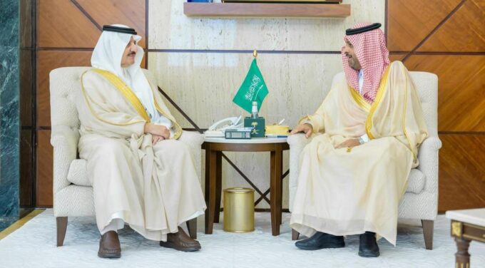 أمير المنطقة الشرقية يطّلع على مشروع صندوق “الوقف الإسعافي” للهلال الأحمر السعودي