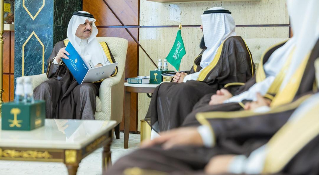 أمير الشرقية يستقبل الرئيس التنفيذي لجمعية البر بالمنطقة