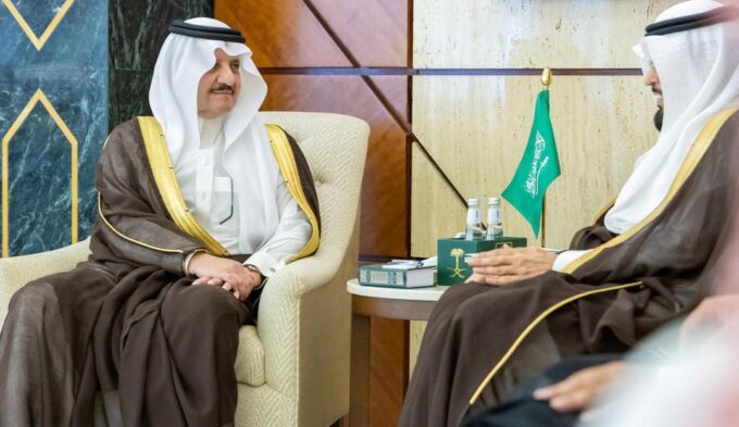 أمير المنطقة الشرقية يستقبل رئيس وأعضاء مجلس إدارة جمعية “يعمر” للعناية بالمساجد