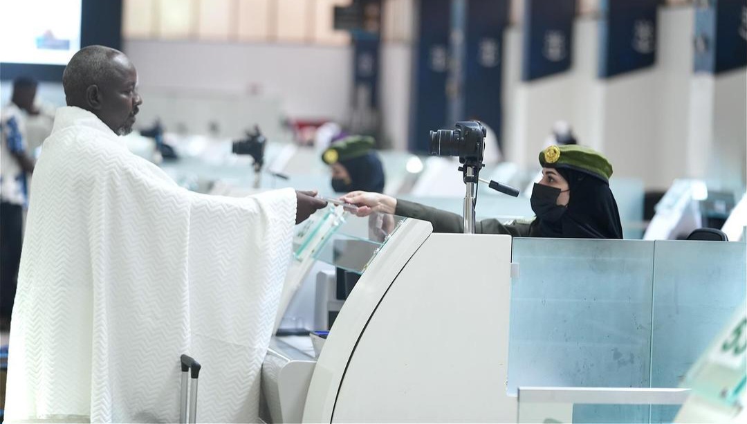 جوازات ميناء جدة الإسلامي تستقبل ضيوف الرحمن القادمين لأداء العمرة
