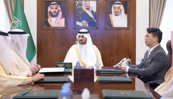 نائب أمير المنطقة الشرقية يطّلع على خطة الموسم الثاني للمدينة العالمية بالدمام