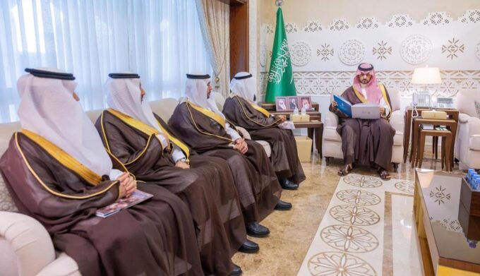 نائب أمير المنطقة الشرقية يستقبل الرئيس التنفيذي لجمعية البر بالمنطقة