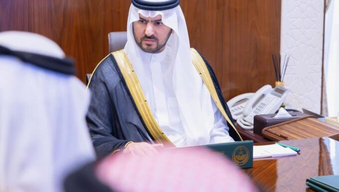 نائب أمير الشرقية يستقبل رئيس وأعضاء مجلس إدارة جمعية طويق لصناعة الكوادر البشرية