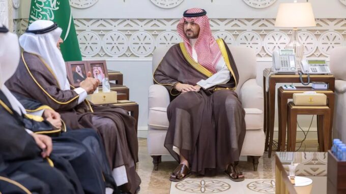 نائب أمير المنطقة الشرقية يستقبل رئيس جامعة الملك فهد للبترول والمعادن