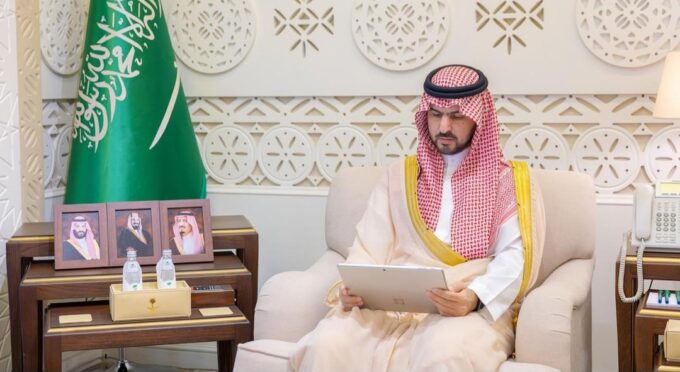 نائب أمير المنطقة الشرقية يُدشِّن حملة “دربك وردي”