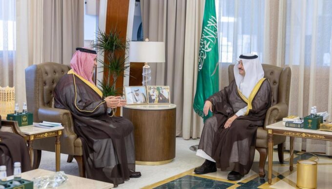 أمير المنطقة الشرقية يستقبل وزير الاستثمار